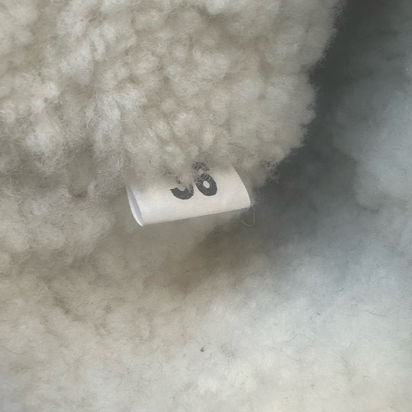 MONCLER Laced up Fur Boots in Gold size 6 (EU 36)
Made in Italy - Picture 12 of 15